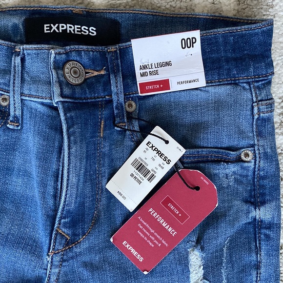 •EXPRESS• NWT Mid-Rise Distressed Cropped Ankle Jeans - Picture 11 of 13